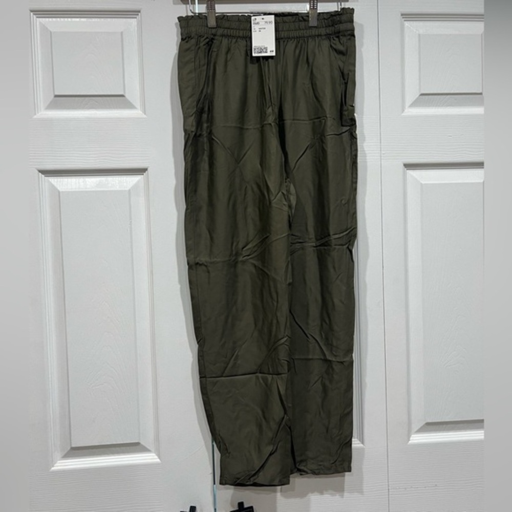 NWT H&M green joggers retail $80